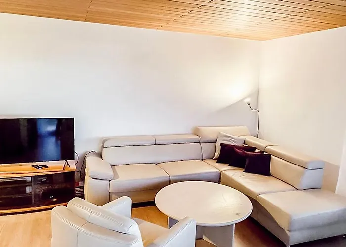 - Schoene Aussicht *